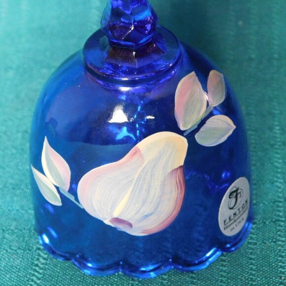 Signed Fenton glass blue bell mint condition with sticker - Picture 3 of 8